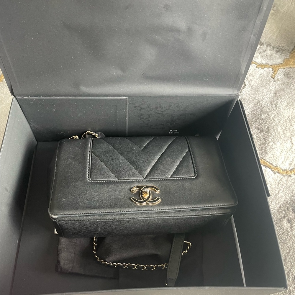 Chanel Bag Chevron - Picture 14 of 14